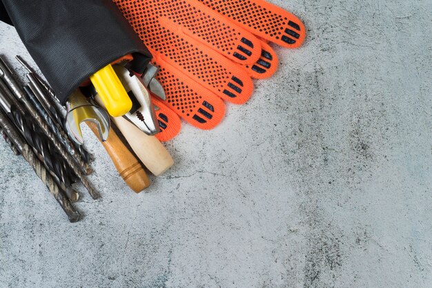 Jakie korzyści przynosi regularna konserwacja narzędzi dekarskich?