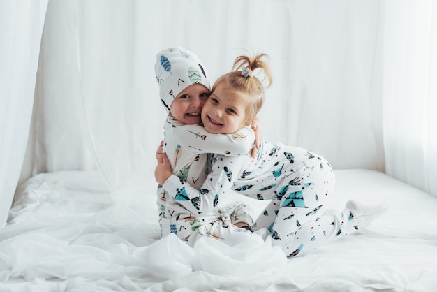 Jak wybrać idealną pościel dla malucha: materiały, które zapewniają spokojny sen